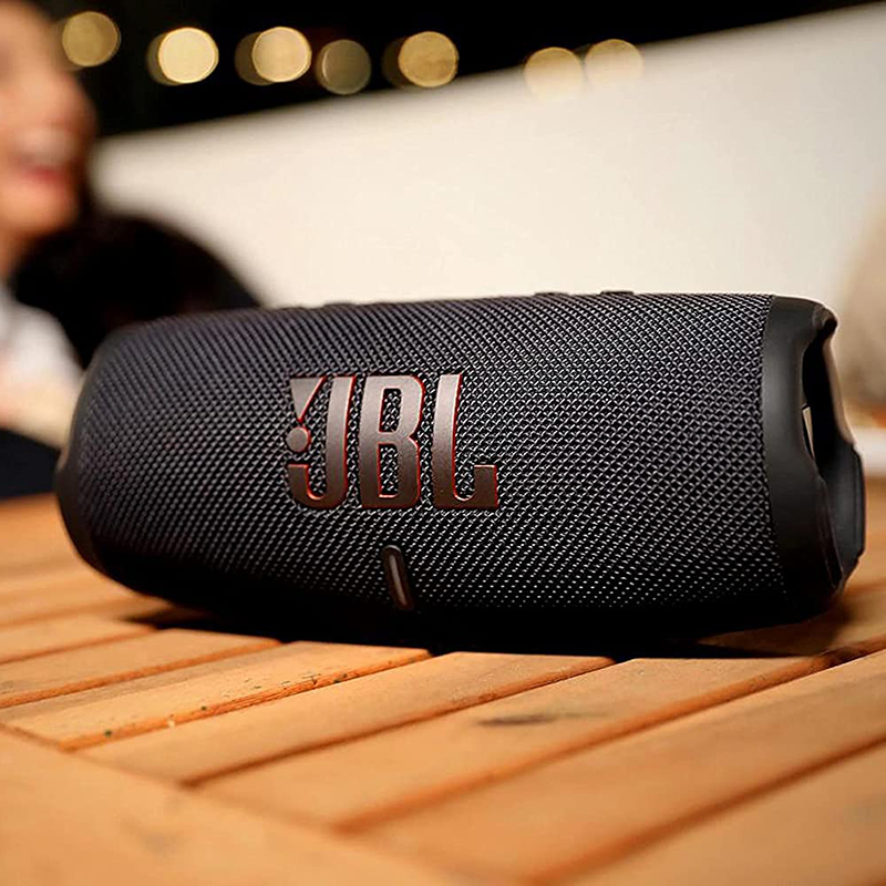 

Портативная колонка JBL Charge 5 с защитой от воды и аккумулятором для телефона на 7500мАч черная