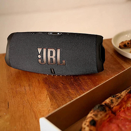Портативная колонка JBL Charge 5 с защитой от воды и аккумулятором для телефона на 7500мАч черная