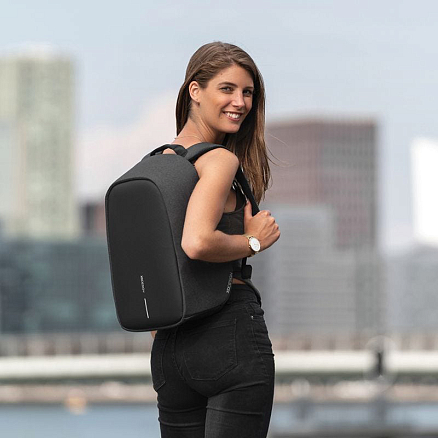 Рюкзак XD Design Bobby Hero Small с отделением для ноутбука до 13,3 дюйма и USB портом антивор черный