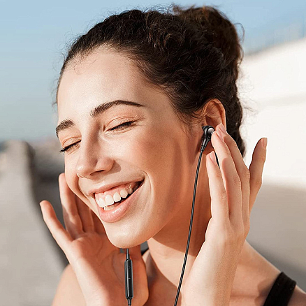 Наушники Ugreen EP103 MFi в разъём Lightning вакуумные с микрофоном черные