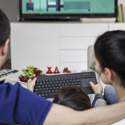 Клавиатура беспроводная для телевизора или ПК Logitech K400 Plus с тачпадом темно-серая