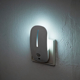 Ночник в розетку с датчиком движения и освещенности Brennenstuhl NL 09 MB белый