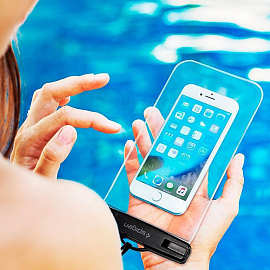 Водонепроницаемый чехол для телефона до 6 дюймов Spigen SGP A600 прозрачный