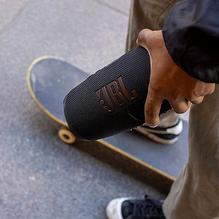 Портативная колонка JBL Charge 5 с защитой от воды и аккумулятором для телефона на 7500мАч черная