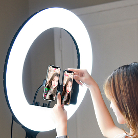 Кольцевая лампа диаметром 36 см с режимом RGB и пультом ДУ RL-14 (два крепления для телефонов) черная