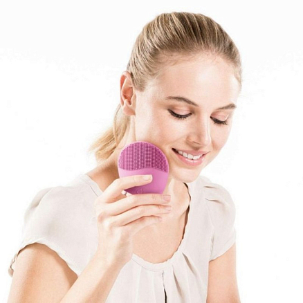 Массажер (щетка) для чистки лица вибрационный Beurer FC 49 розовый