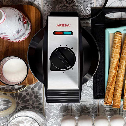 Вафельница Aresa AR-2803 черная