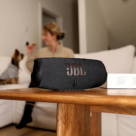 Портативная колонка JBL Charge 5 с защитой от воды и аккумулятором для телефона на 7500мАч черная