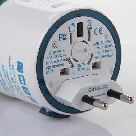 Переходник для розетки универсальный c двумя USB Travel Blue Sliding бело-синий