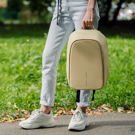 Рюкзак XD Design Bobby Hero Spring с отделением для ноутбука до 13,3 дюйма и USB портом антивор бежевый