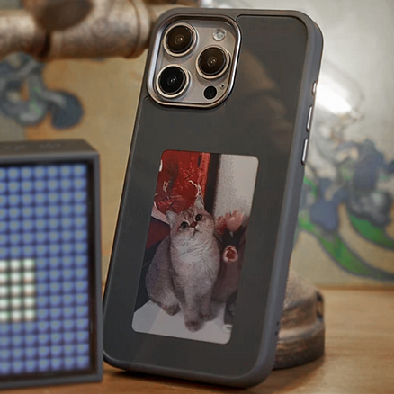 Чехол для iPhone 15 Pro гибридный DIY с NFC E-ink дисплеем черный