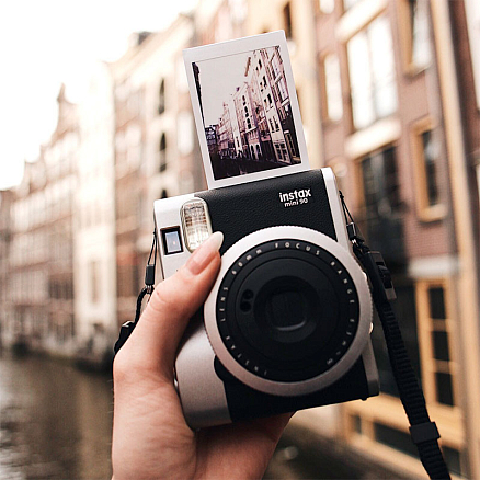 Фотоаппарат мгновенной печати Fujifilm Instax Mini 90 Neo Classic черный