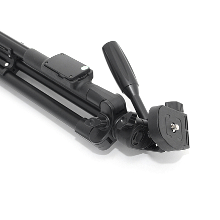 Штатив для телефона или фотоаппарата Yunteng VCT-5208 высота 125 см с пультом Bluetooth для съемки черный
