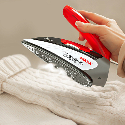Утюг мини дорожный Aresa AR-3119 черно-красный