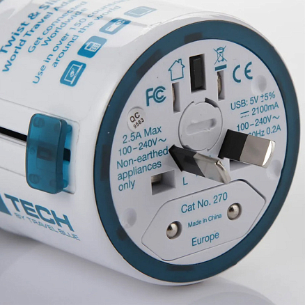 Переходник для розетки универсальный c двумя USB Travel Blue Sliding бело-синий